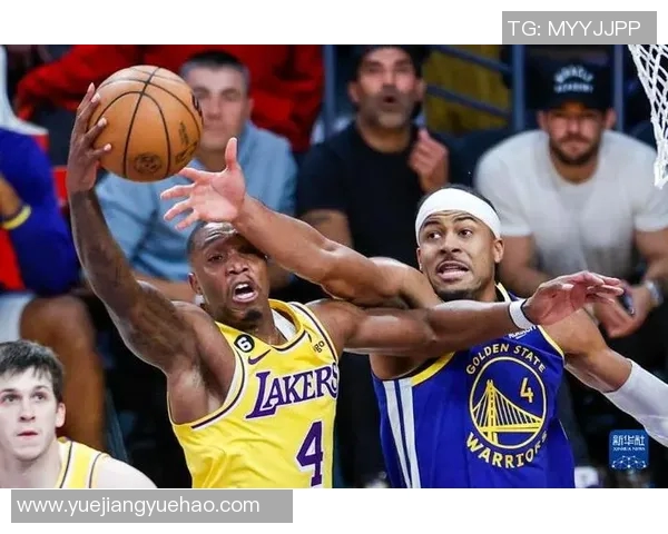 勇士与湖人激战再续NBA经典对决谁能在季后赛中笑到最后