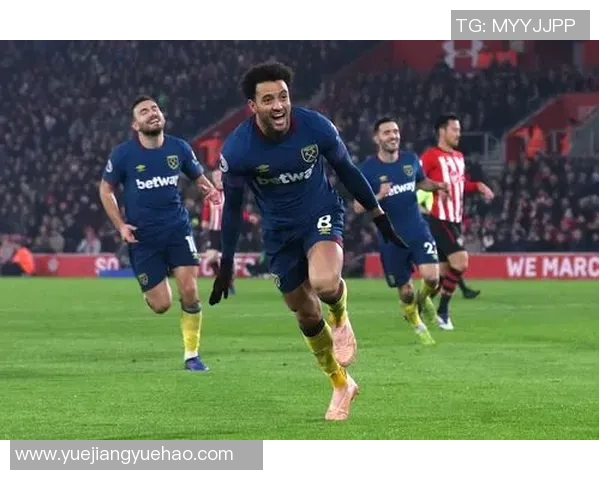 西汉姆联迎战哈德斯菲尔德全力争胜展现英超风采